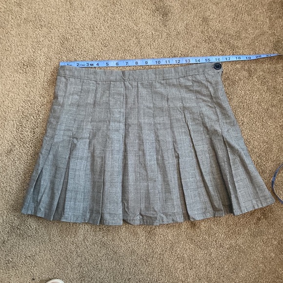 Forever 21 black and white plaid/square like pattern pleated mini skirt, US 30 - Picture 9 of 13